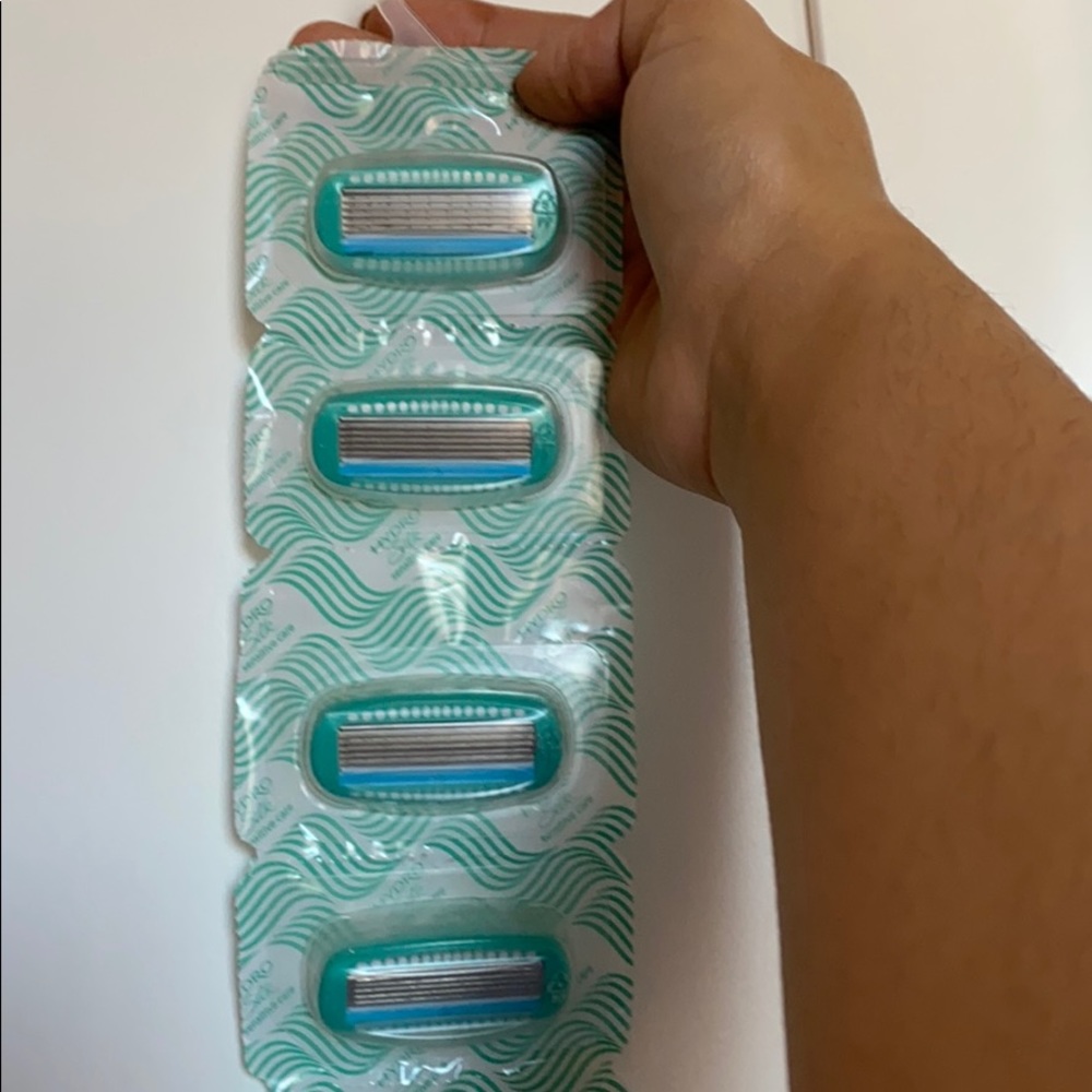 3/$35 Hydro silk razor refill